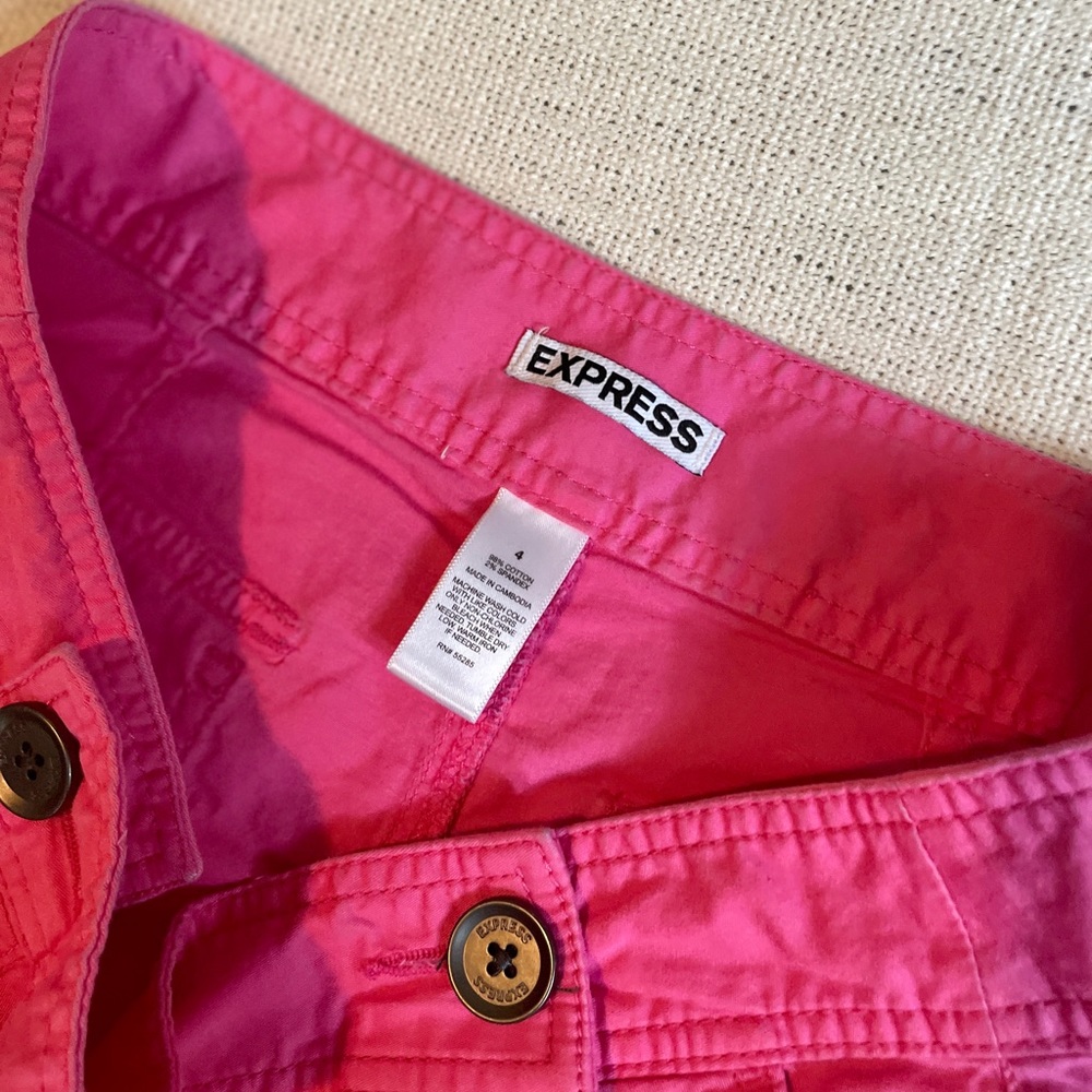 express pink button shorts - Picture 5 of 5